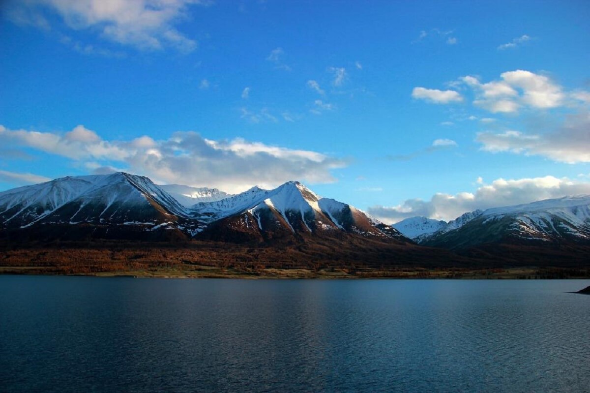 Khoton Lake in the Altai Tavan Bogd lake basin — typical destination of the southern motorbike corridor.