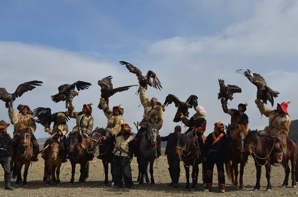 eagle hunting in mongolia
