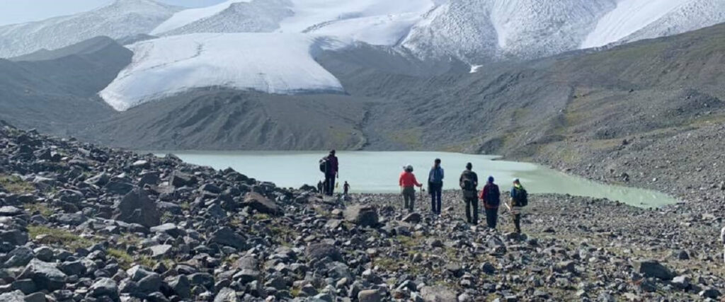 What are the 8 benefits of mountaineering?