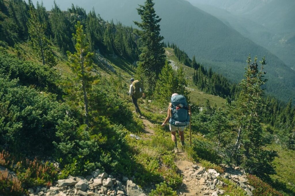 couple hikers backpacking north cascades 181624 60937