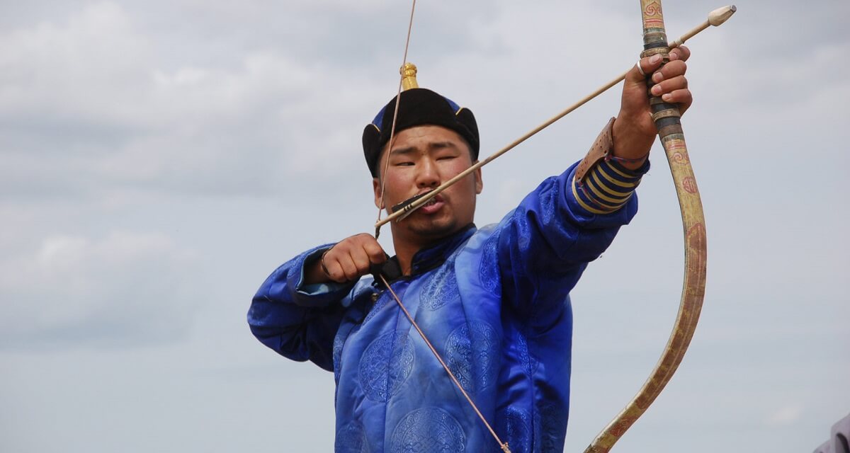 Mongolian bow was shot at a distance of more than 500 meters