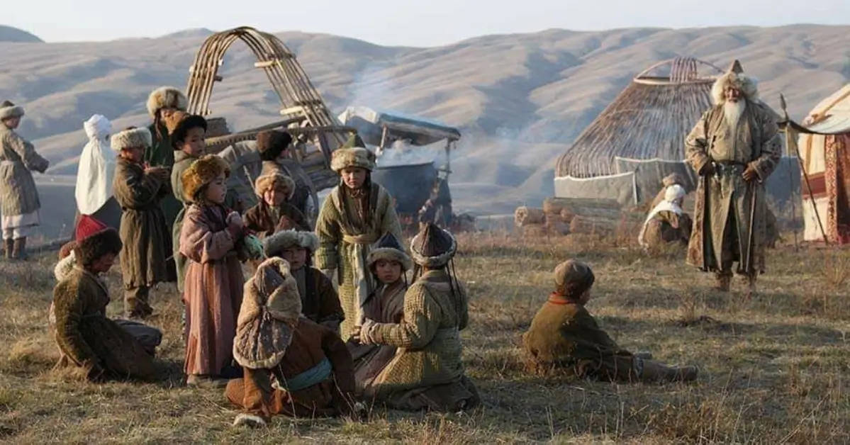 Origins of the Mongolia Golden Eagle Festival — Kazakh berkutchi tradition.