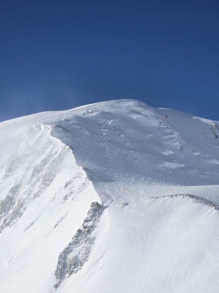 Khuiten Peak