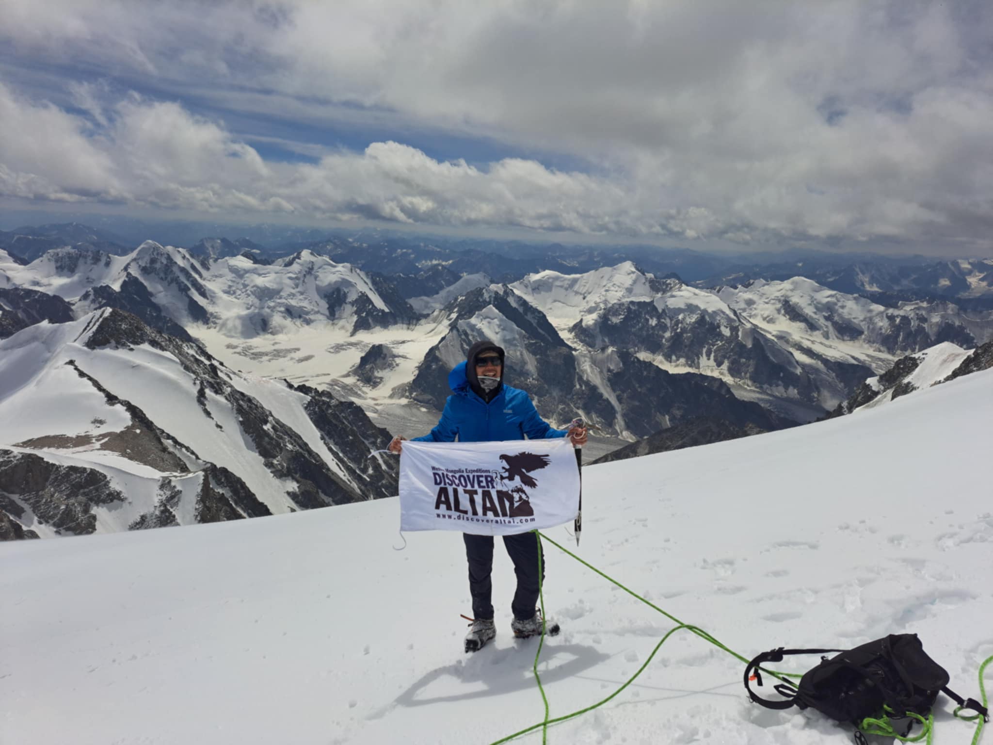 Day 10: Summit Mount Khüiten (4,374 m / 14,350 ft)
